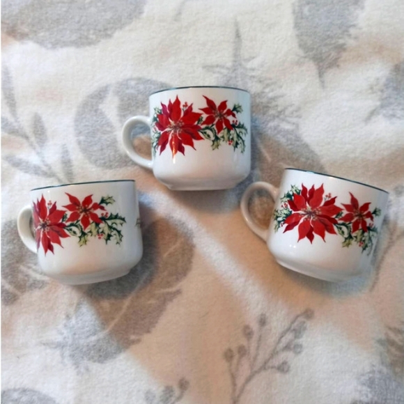 Set of 3 Vintage Poinsettia Mugs Cups Holiday Christmas Decor Totally Today